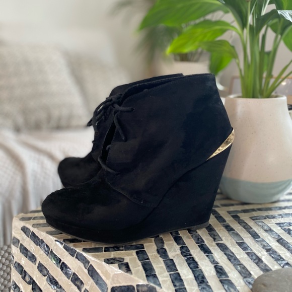 Black and gold suede boots - Picture 6 of 7